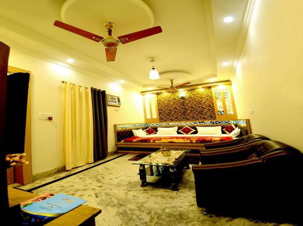 אגרה Taj Square A Luxurious Family Homestay מראה חיצוני תמונה