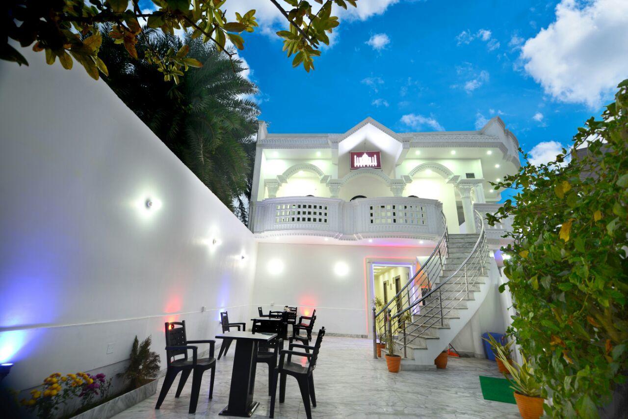 אגרה Taj Square A Luxurious Family Homestay מראה חיצוני תמונה