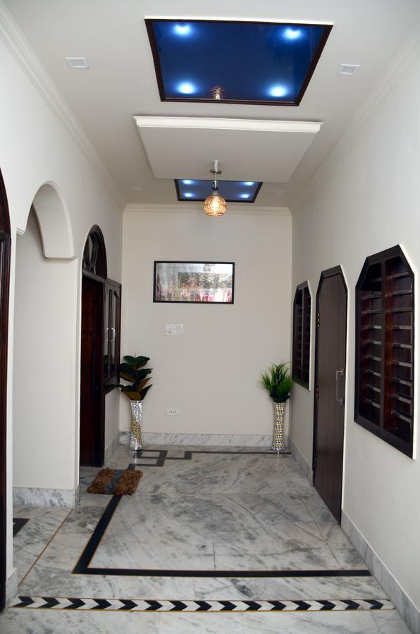 אגרה Taj Square A Luxurious Family Homestay מראה חיצוני תמונה
