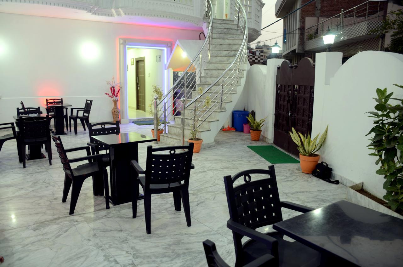 אגרה Taj Square A Luxurious Family Homestay מראה חיצוני תמונה