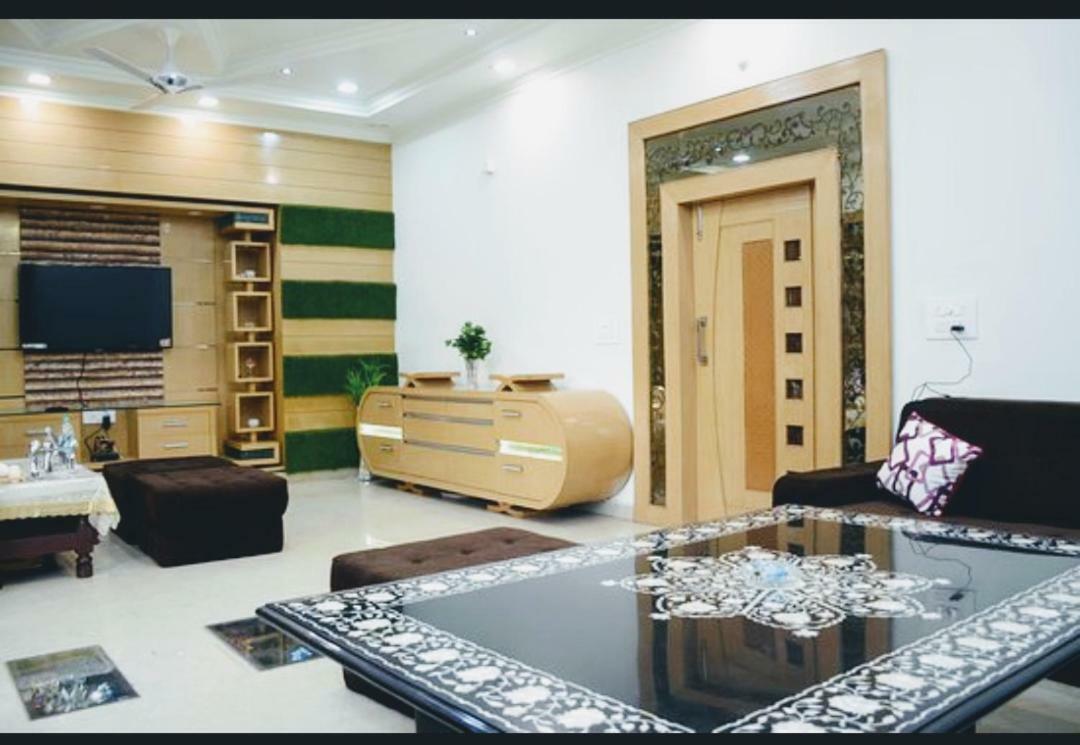 אגרה Taj Square A Luxurious Family Homestay מראה חיצוני תמונה