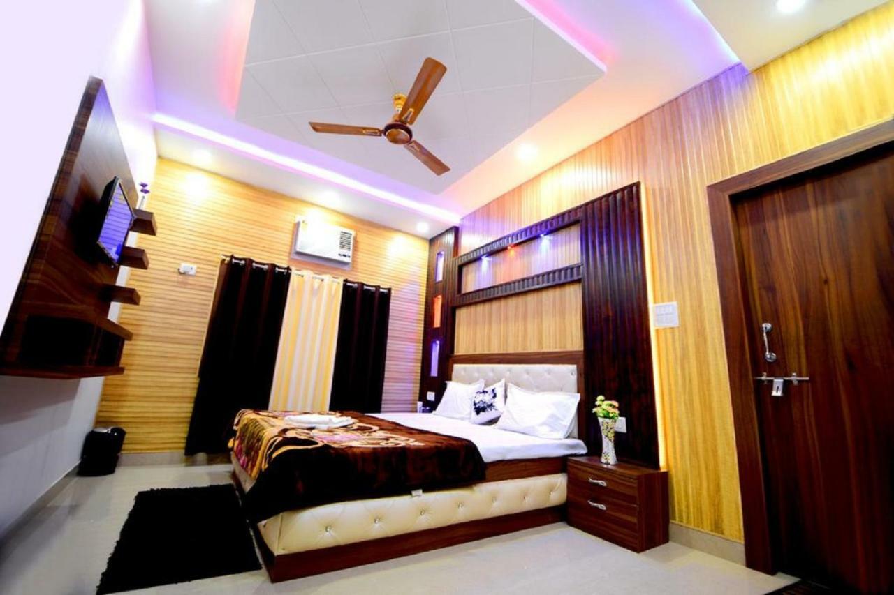 אגרה Taj Square A Luxurious Family Homestay מראה חיצוני תמונה